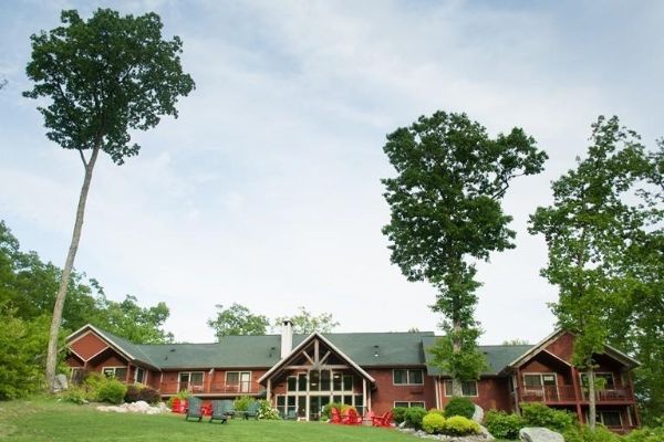 MINNEWASKA LODGE (Lake Minnewaska)